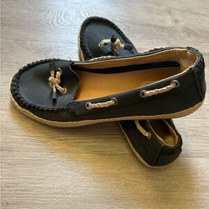 UGG flats moccasin size 6.5